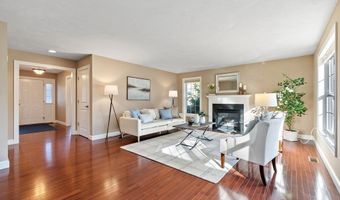 71 Hickory Way, Ayer, MA 01432