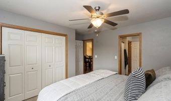 1095 Twilight Dr, North Liberty, IA 52317
