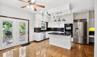 465 Redwood Forest Dr, Ballwin, MO 63021