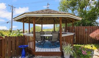 27 Ocean View Dr, Middletown, RI 02842