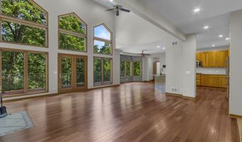 2 Echowood Dr, Algonquin, IL 60102