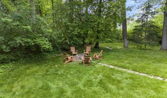 17 Schuyler Hills Rd, Albany, NY 12211