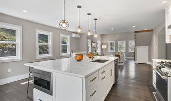 28 Alan Rd, Danbury, CT 06810