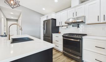 2508 Dean Ct, Brookings, SD 57006