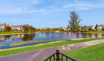 8 GEORGETOWN Ct, Algonquin, IL 60102
