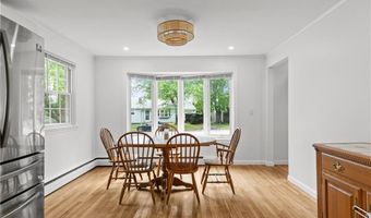 12 Granada Ter, Middletown, RI 02842