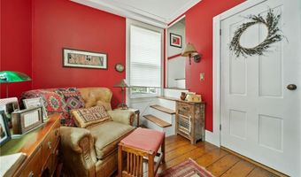 43 Poplar St, Newport, RI 02840