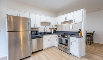 302 SW 6th St 22, Bentonville, AR 72712