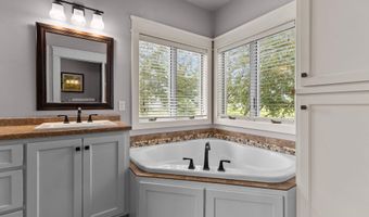 1106 BOBBY Ct, Appleton, WI 54915