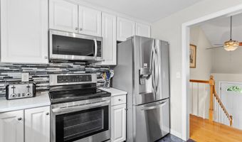 6 Gumpas Hill Rd, Pelham, NH 03076