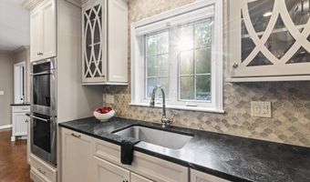 104 Windsor Dr, Auburn, NH 03032