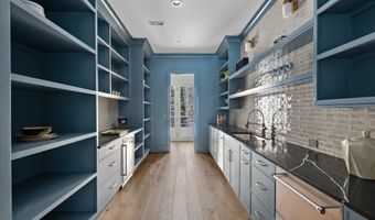 3556 N VALLEY St, Arlington, VA 22207