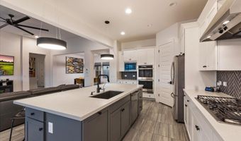 2080 E AQUARIUS Pl, Chandler, AZ 85249
