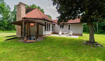 989 McCabe Ave NE, Ada, MI 49301