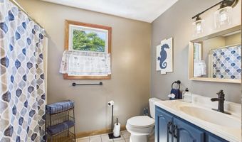 13 Deangelis Dr, Narragansett, RI 02882