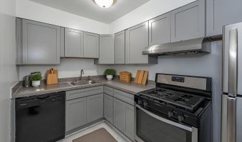 5200 QUINCY St 304, Bladensburg, MD 20710