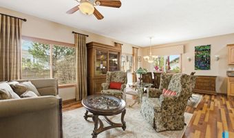 1609 S Locust Ave, Brandon, SD 57005