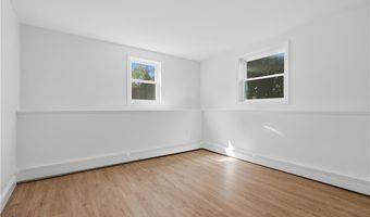 25 Stoneham St, Cranston, RI 02920