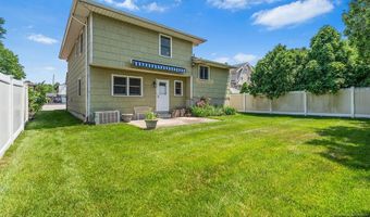 2 Violet Ct, Bergenfield, NJ 07621