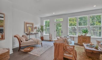 2550 FARMSTEAD Dr, Rockville, MD 20850