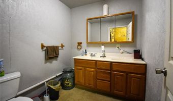 5557 Schuetz Ln, Alhambra, IL 62001