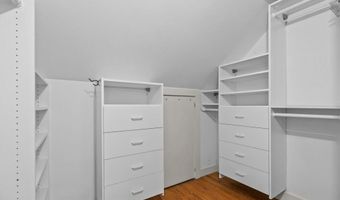 8 North Dr, Middletown, RI 02842