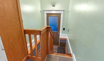 815 Midway Dr, Auburn, IN 46706