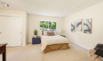 1105 Ivy Ln, Ashland, OR 97520