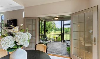 324 Meadowbrook Country Club Est, Ballwin, MO 63011