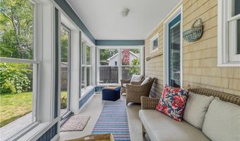 8 Presque Isle Trl, Narragansett, RI 02882
