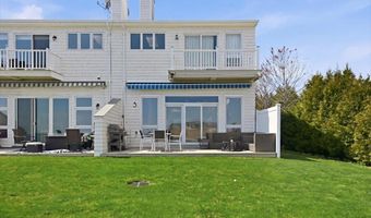 1 Victoria Dr, Amityville, NY 11701