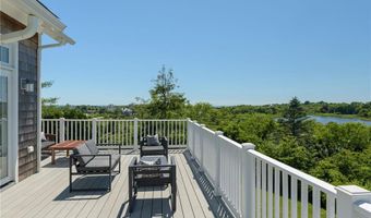 21 OCEAN HEIGHTS Rd, Newport, RI 02840