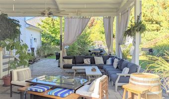 4 Spinnaker Dr, East Providence, RI 02915