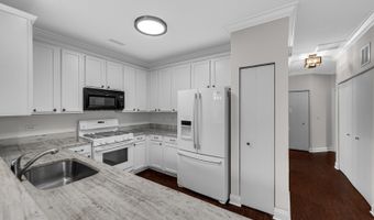 10 Millbrook Ct, Algonquin, IL 60102