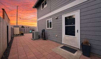 325 MATOT St B, Brookings, OR 97415