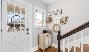 5 Conrad Ct, Newport, RI 02840