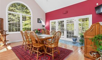 14 Bourget Ct, North Smithfield, RI 02896