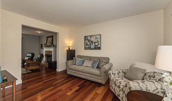 733 Castle Ridge Dr, Ballwin, MO 63021