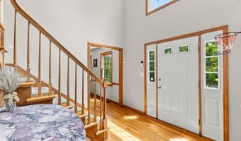 4 Crestwood Dr, Blackstone, MA 01504