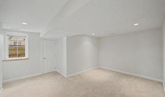 2821 Buckingham Ct, Ames, IA 50010