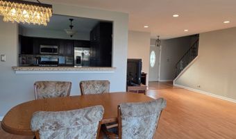 1719 W Lexington Dr, Arlington Heights, IL 60004