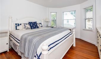 5 Gardiner St, Newport, RI 02840
