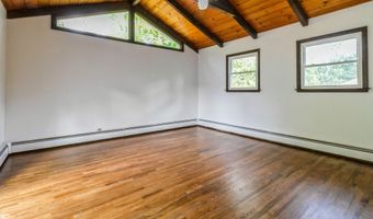 8 Laurel Dr, Brookfield, CT 06804