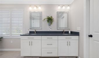 61 Schooner Cove Ln, Narragansett, RI 02882