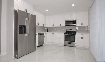 90 Elm St, Allendale, NJ 07401