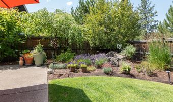2100 NW Newport Hills Dr, Bend, OR 97703