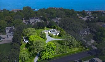 18 Ledge Rd, Newport, RI 02840