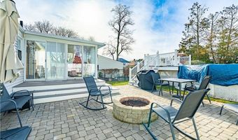 38 Bridgton Rd, Cranston, RI 02910