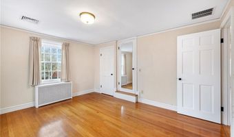 20 Elmsgate Way, East Providence, RI 02916