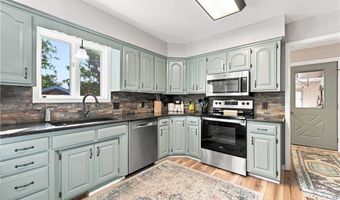 72 Elizabeth Dr, Bella Vista, AR 72715